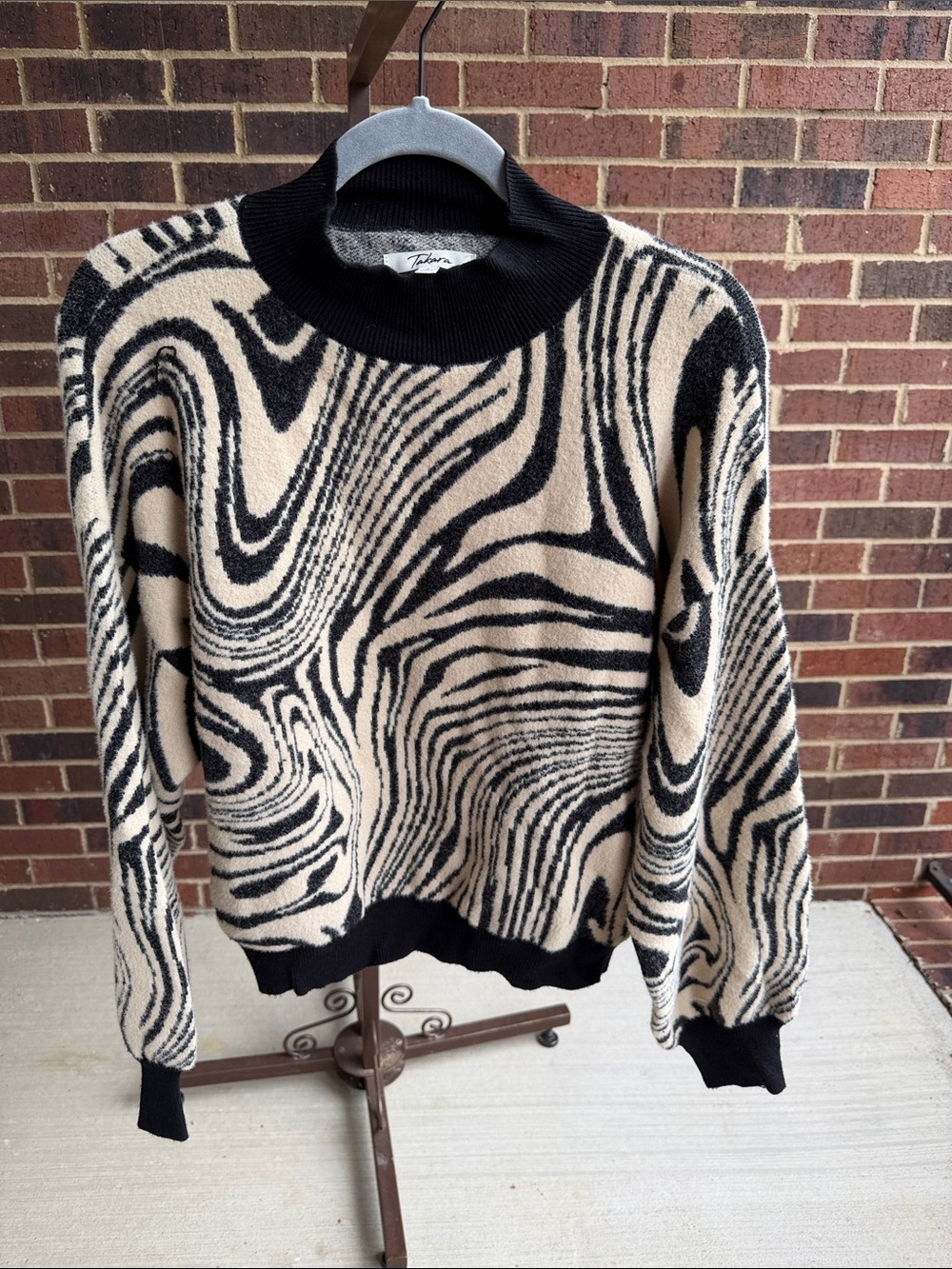 Takara Black and Cream Swirl Pattern Women’s Sweater